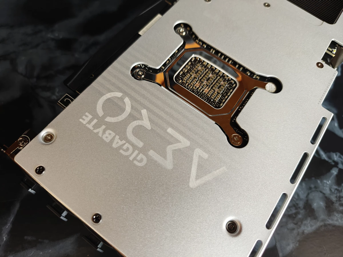 Обзор видеокарты Gigabyte GeForce RTX 5070 Aero OC: стиль и производительность