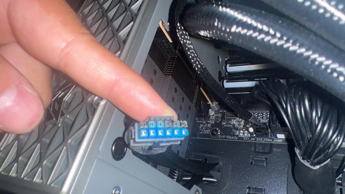 Еще одна жертва разъема питания 16-pin из стана AMD Еще одна жертва разъема питания 16-pin из стана AMD