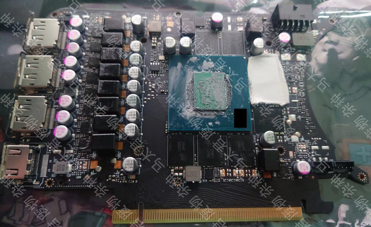 NVIDIA RTX 4060 Founders Edition на фото NVIDIA RTX 4060 Founders Edition на фото