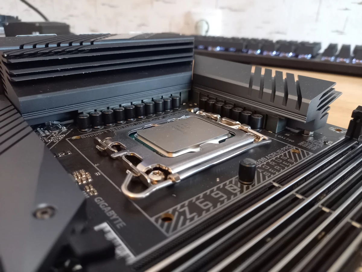 Обзор материнской платы AORUS Z690 PRO Обзор материнской платы AORUS Z690 PRO