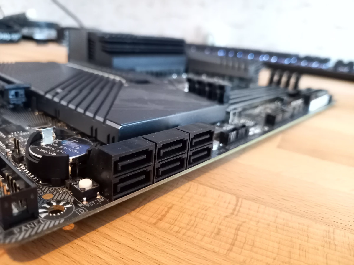 Обзор материнской платы AORUS Z690 PRO Обзор материнской платы AORUS Z690 PRO
