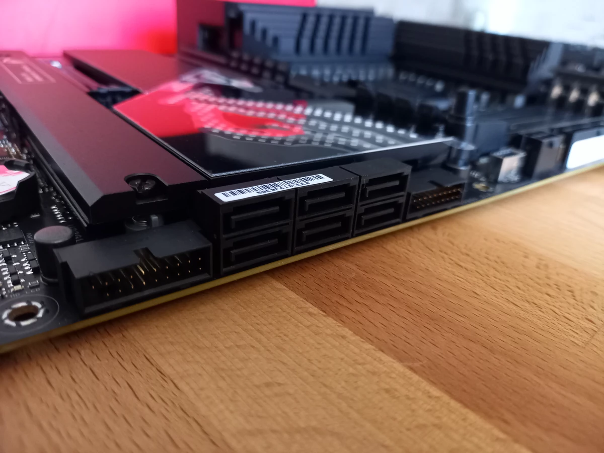 Обзор ROG MAXIMUS Z690 HERO - топовая материнская плата для энтузиастов Обзор ROG MAXIMUS Z690 HERO - топовая материнская плата для энтузиастов