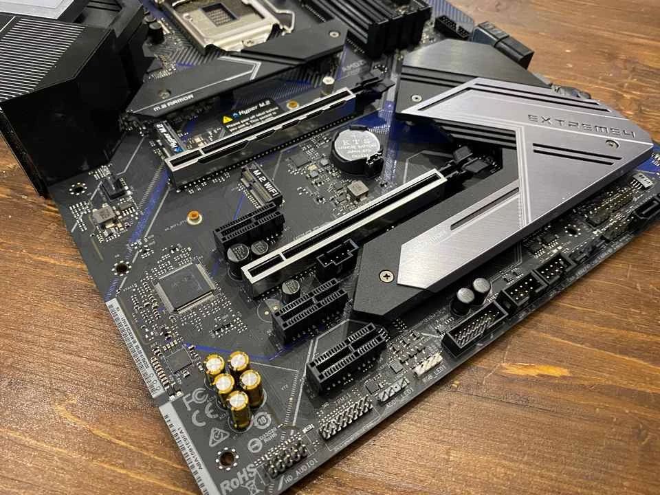 Обзор материнской платы ASRock Z490 Extreme4 — разгони неразгоняемое Обзор материнской платы ASRock Z490 Extreme4 — разгони неразгоняемое