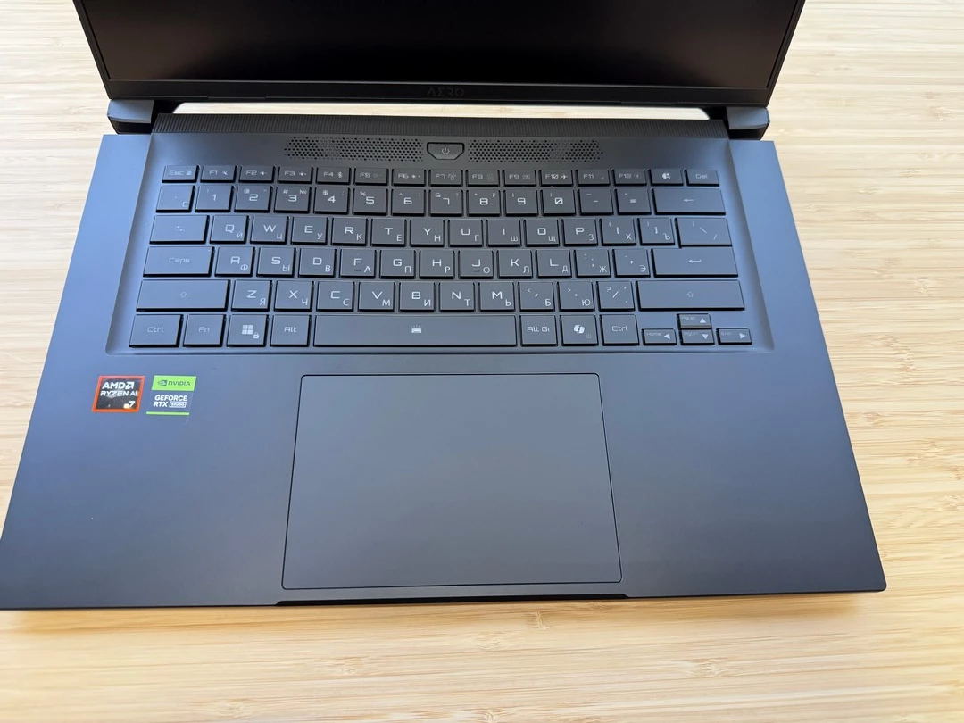 Обзор Gigabyte Aero X16 Copilot+ — тонкий универсал с ИИ и мощной начинкой Обзор Gigabyte Aero X16 Copilot+ — тонкий универсал с ИИ и мощной начинкой