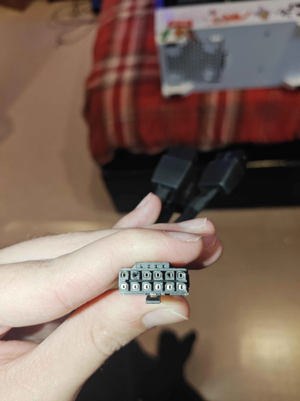 Первая AMD Radeon RX 9070 XT пала жертвой разъема 16-pin Первая AMD Radeon RX 9070 XT пала жертвой разъема 16-pin