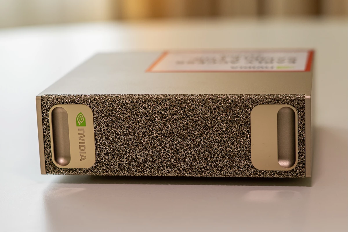 NVIDIA начала поставки самого маленького в мире суперкомпьютера с искусственным интеллектом