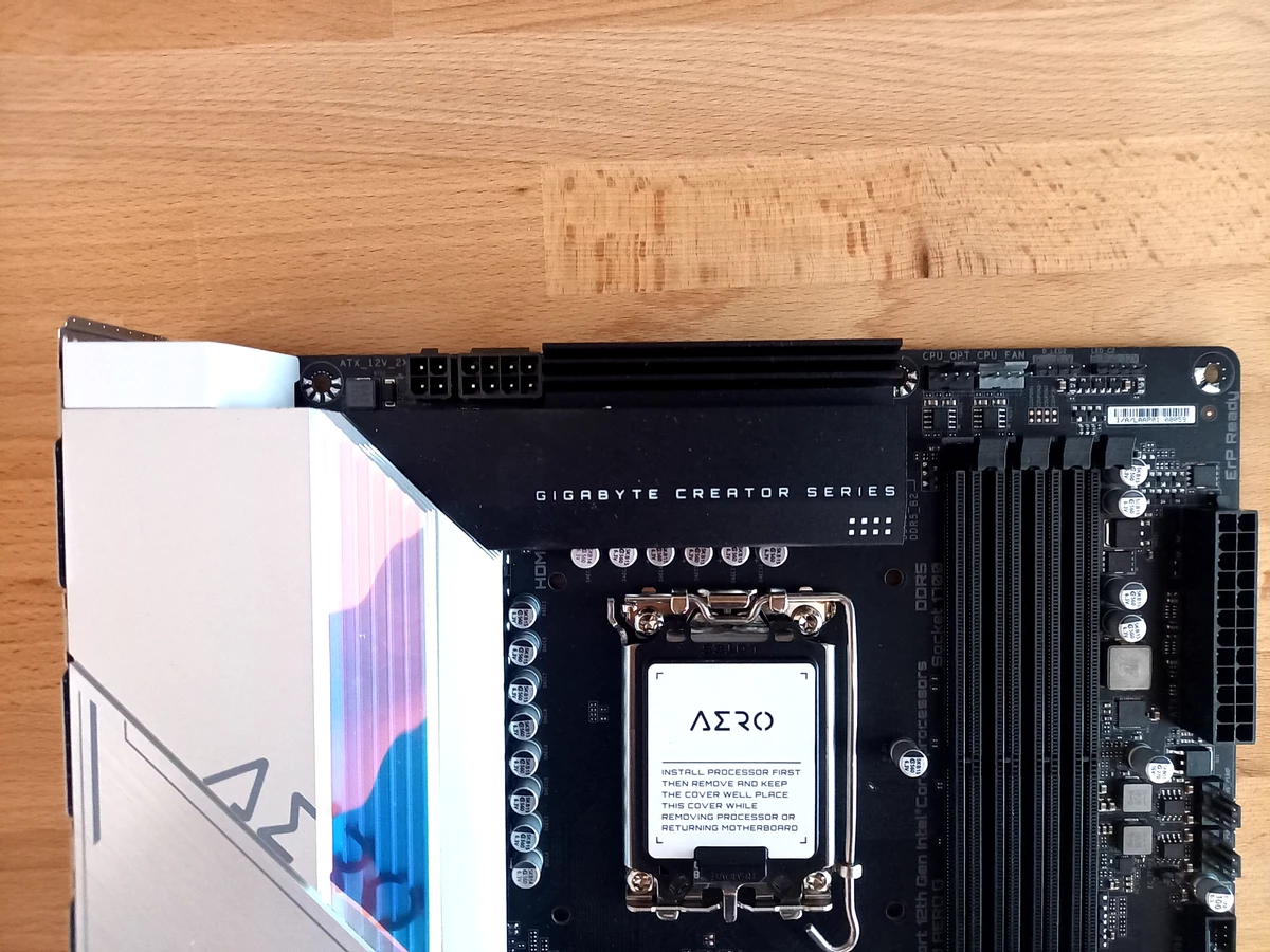 Обзор материнской платы GIGABYTE Z690 AERO G Обзор материнской платы GIGABYTE Z690 AERO G