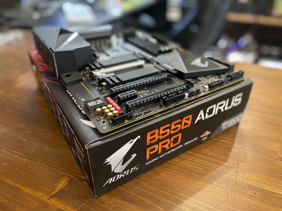 Материнская плата GIGABYTE B550 AORUS PRO — новое поколение матплат для нового поколения процессоров Материнская плата GIGABYTE B550 AORUS PRO — новое поколение матплат для нового поколения процессоров