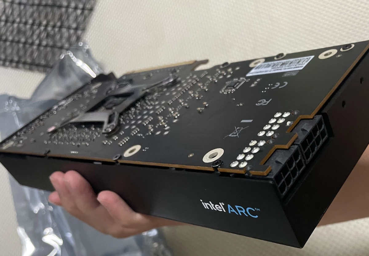 В сети засветилась видеокарта Intel ARC A750 с 512-битной шиной памяти и 16 Гб GDDR6 В сети засветилась видеокарта Intel ARC A750 с 512-битной шиной памяти и 16 Гб GDDR6
