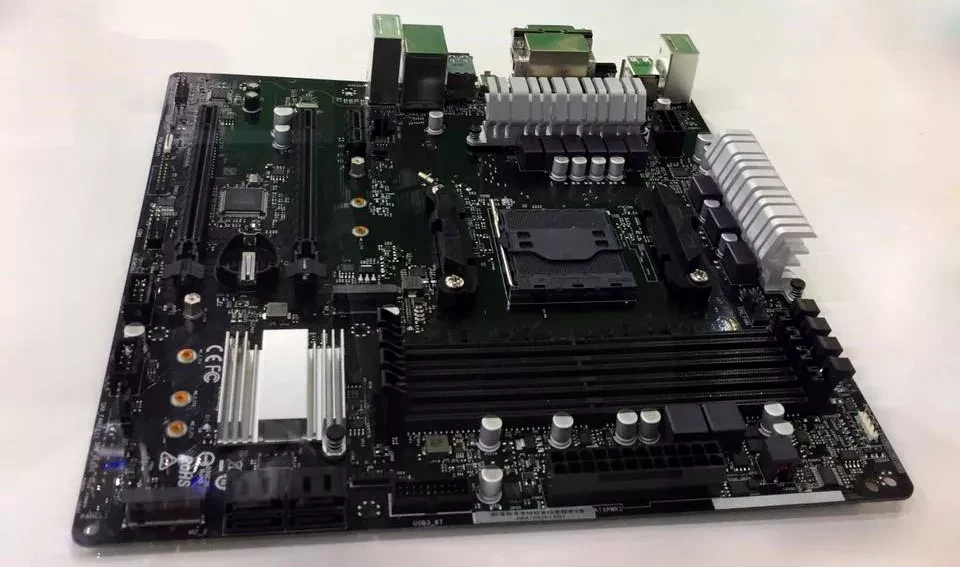Представлена первая российская материнская плата с AMD B450 Представлена первая российская материнская плата с AMD B450