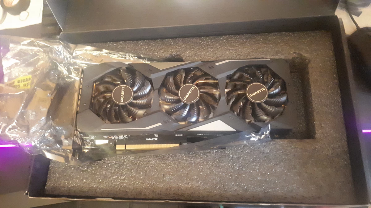 GIGABYTE GeForce RTX 2060 SUPER GAMING OC 8G - оранжевый ускоритель с лучами для Full HD гейминга GIGABYTE GeForce RTX 2060 SUPER GAMING OC 8G - оранжевый ускоритель с лучами для Full HD гейминга