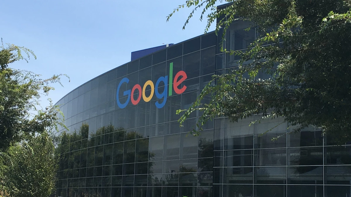 Google теперь в роли отстающего в гонке прогресса — руководители паникуют из-за срывающихся контрактов Google теперь в роли отстающего в гонке прогресса — руководители паникуют из-за срывающихся контрактов