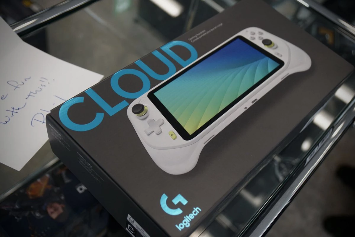 Тестовый образец Logitech G Cloud в распоряжении Кодзимы Тестовый образец Logitech G Cloud в распоряжении Кодзимы