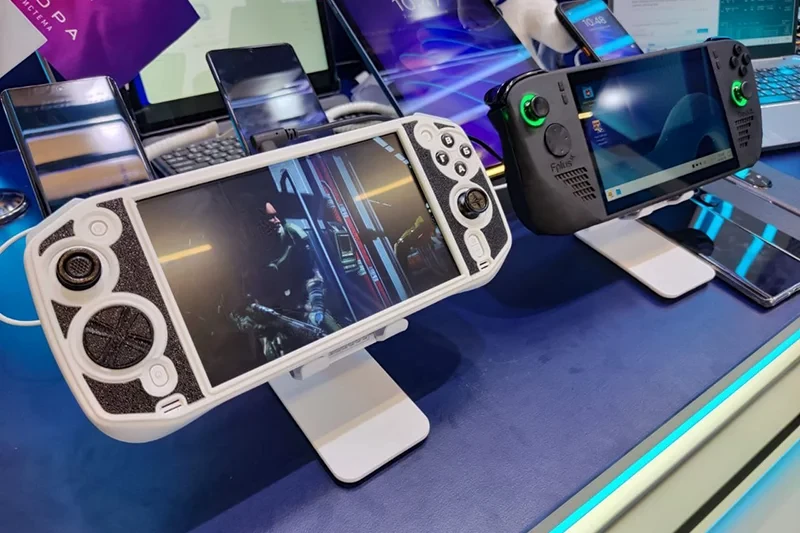 Диво: компания Fplus представила российскую портативную игровую консоль — угадайте, в чем секрет? Диво: компания Fplus представила российскую портативную игровую консоль — угадайте, в чем секрет?