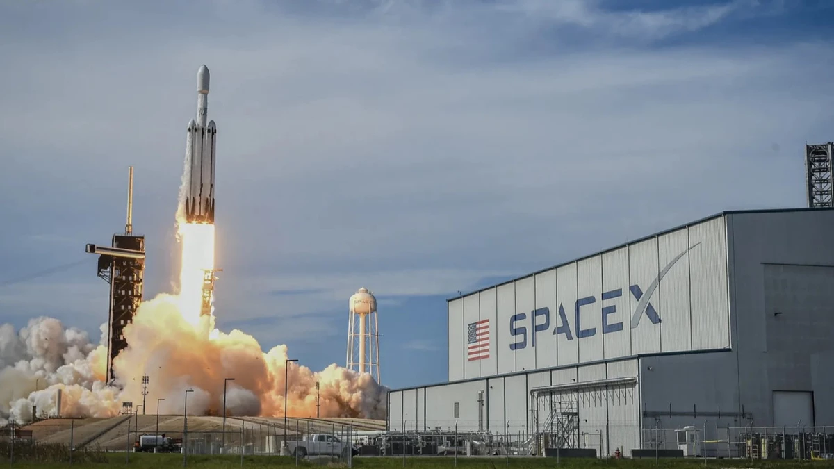 Илон Маск хочет загадить орбиту планеты еще миллионом спутников Илон Маск хочет загадить орбиту планеты еще миллионом спутников