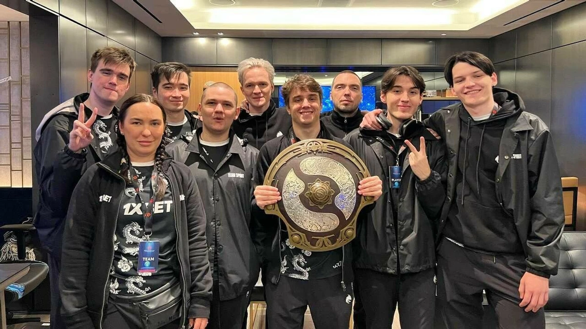 Менеджер Team Spirit обиделся на Valve за то, что его и команду не кормят на Dota 2 The International Менеджер Team Spirit обиделся на Valve за то, что его и команду не кормят на Dota 2 The International