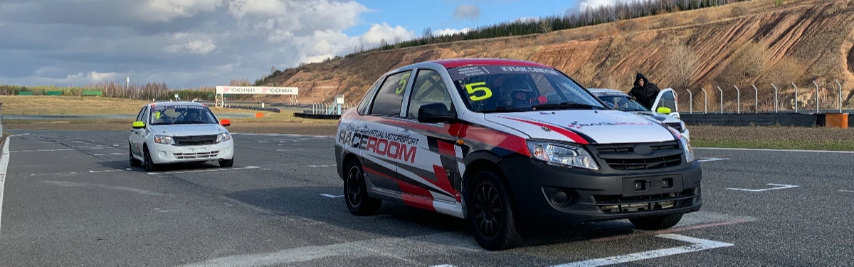 Подиум киберкоманды LADA Sport ROSNEFT в дебютной гонке на выносливость Подиум киберкоманды LADA Sport ROSNEFT в дебютной гонке на выносливость