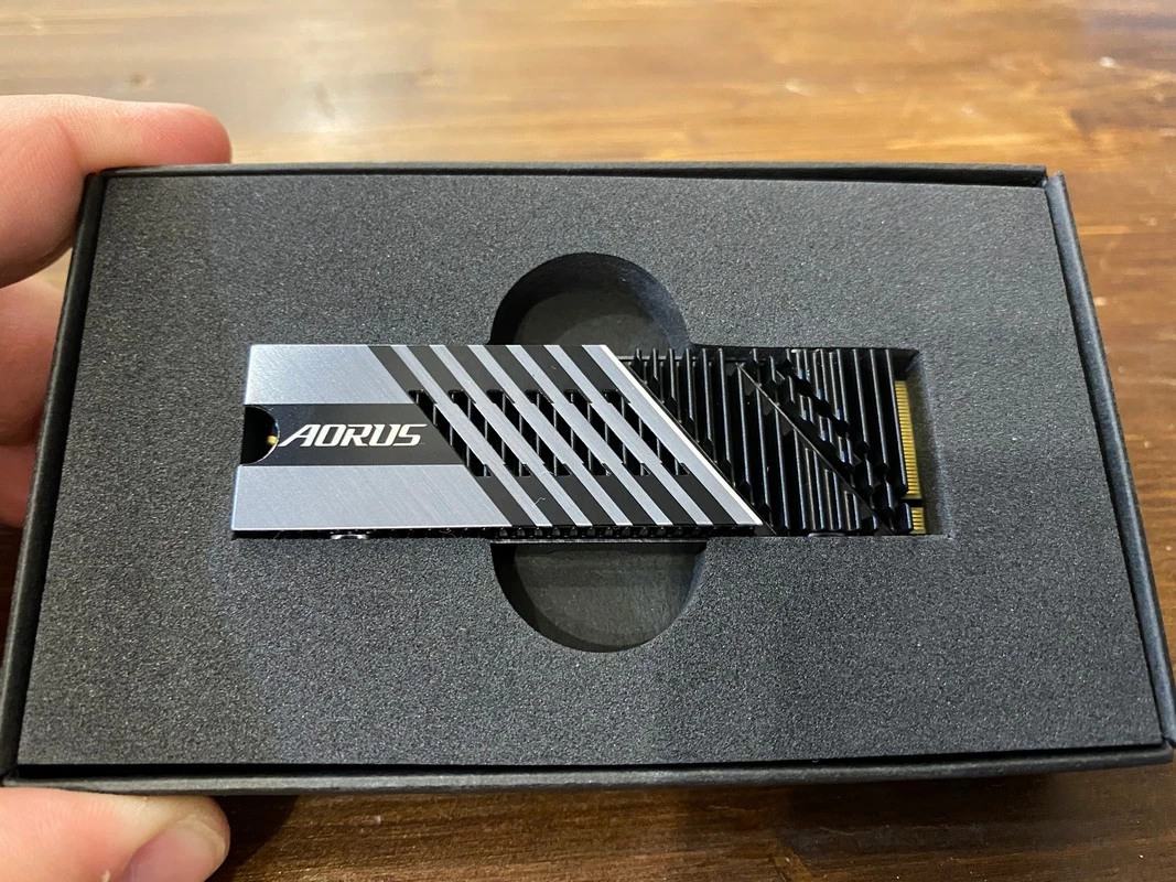 Обзор твердотельного накопителя AORUS Gen4 7000s 1TB Обзор твердотельного накопителя AORUS Gen4 7000s 1TB