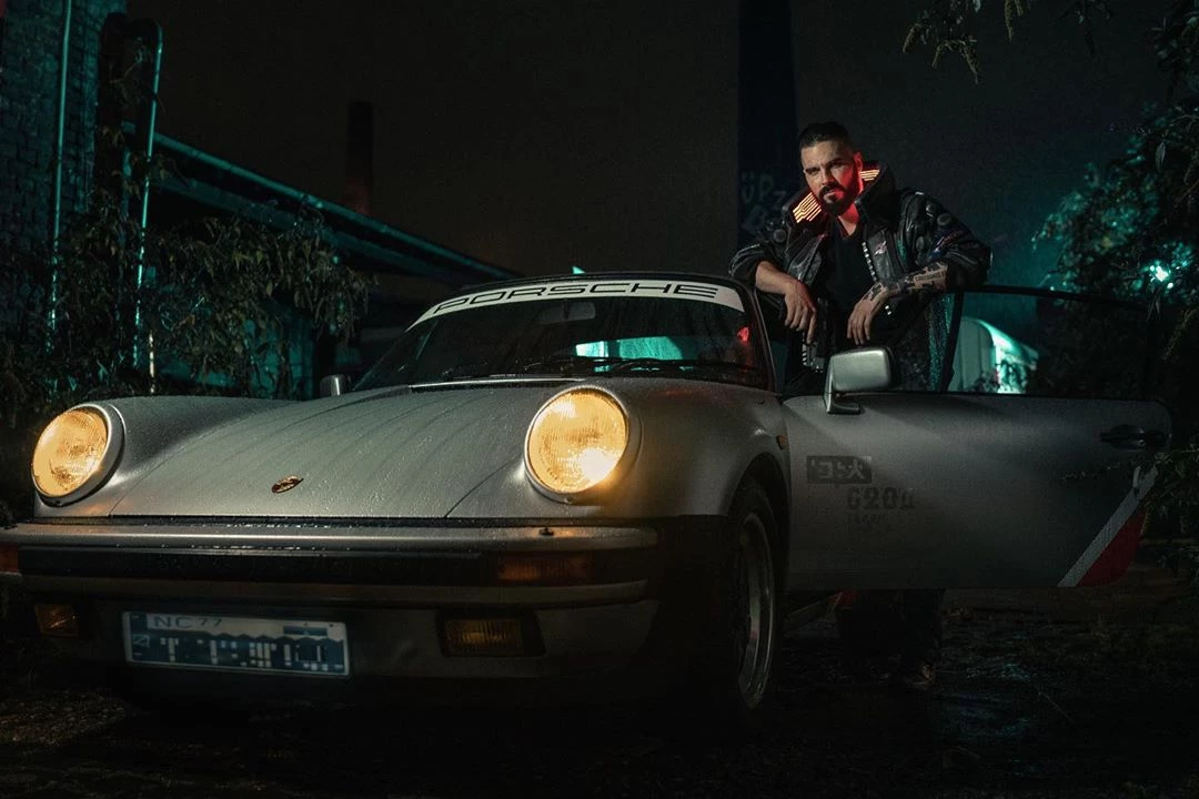Cyberpunk 2077 — CD Projekt RED отсняла ролик с Porsche 911 Turbo и Maul Cosplay. Премьера через пару недель Cyberpunk 2077 — CD Projekt RED отсняла ролик с Porsche 911 Turbo и Maul Cosplay. Премьера через пару недель