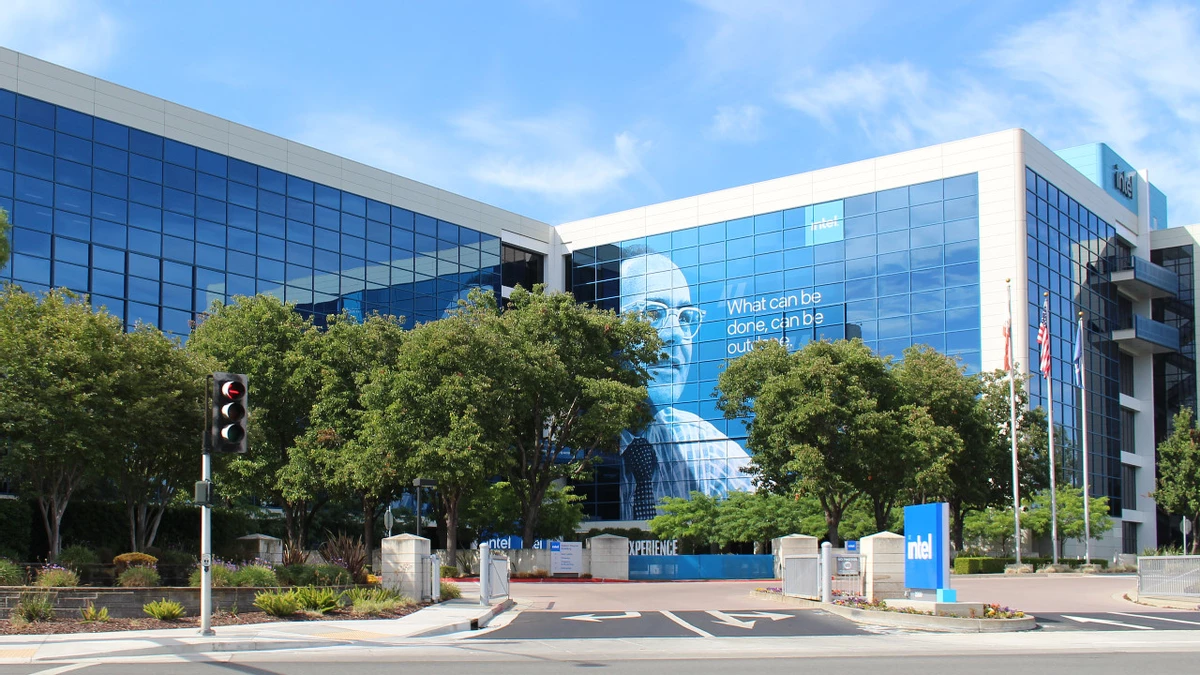 Intel меняет приоритеты: новая стратегия некогда великой компании