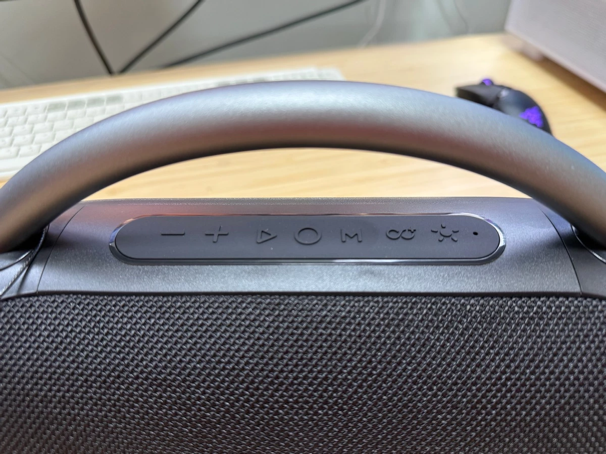 Обзор портативной колонки Hyundai H-PS1026: музыка с собой в любую погоду