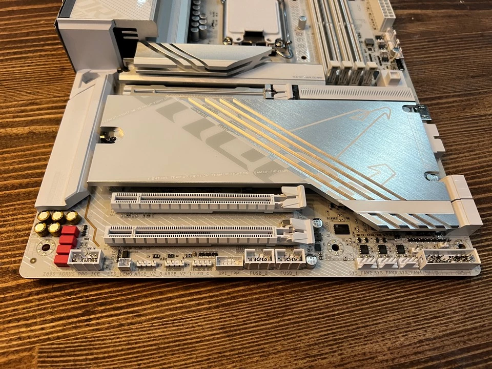 Обзор материнской платы AORUS Z890 PRO ICE: идеальное сочетание стиля и производительности Обзор материнской платы AORUS Z890 PRO ICE: идеальное сочетание стиля и производительности