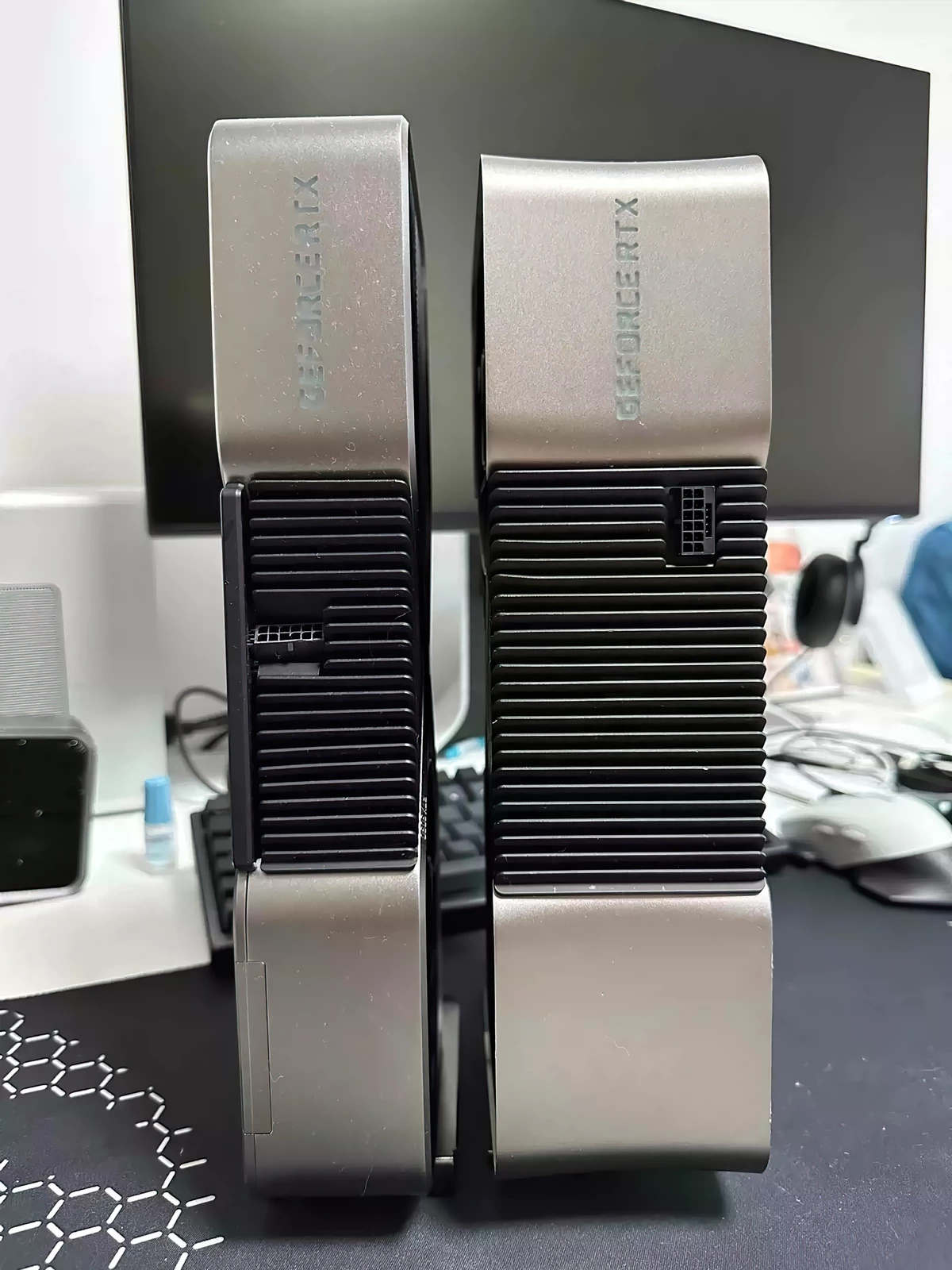 Огромная NVIDIA RTX 4090 Ti на свежих фото Огромная NVIDIA RTX 4090 Ti на свежих фото