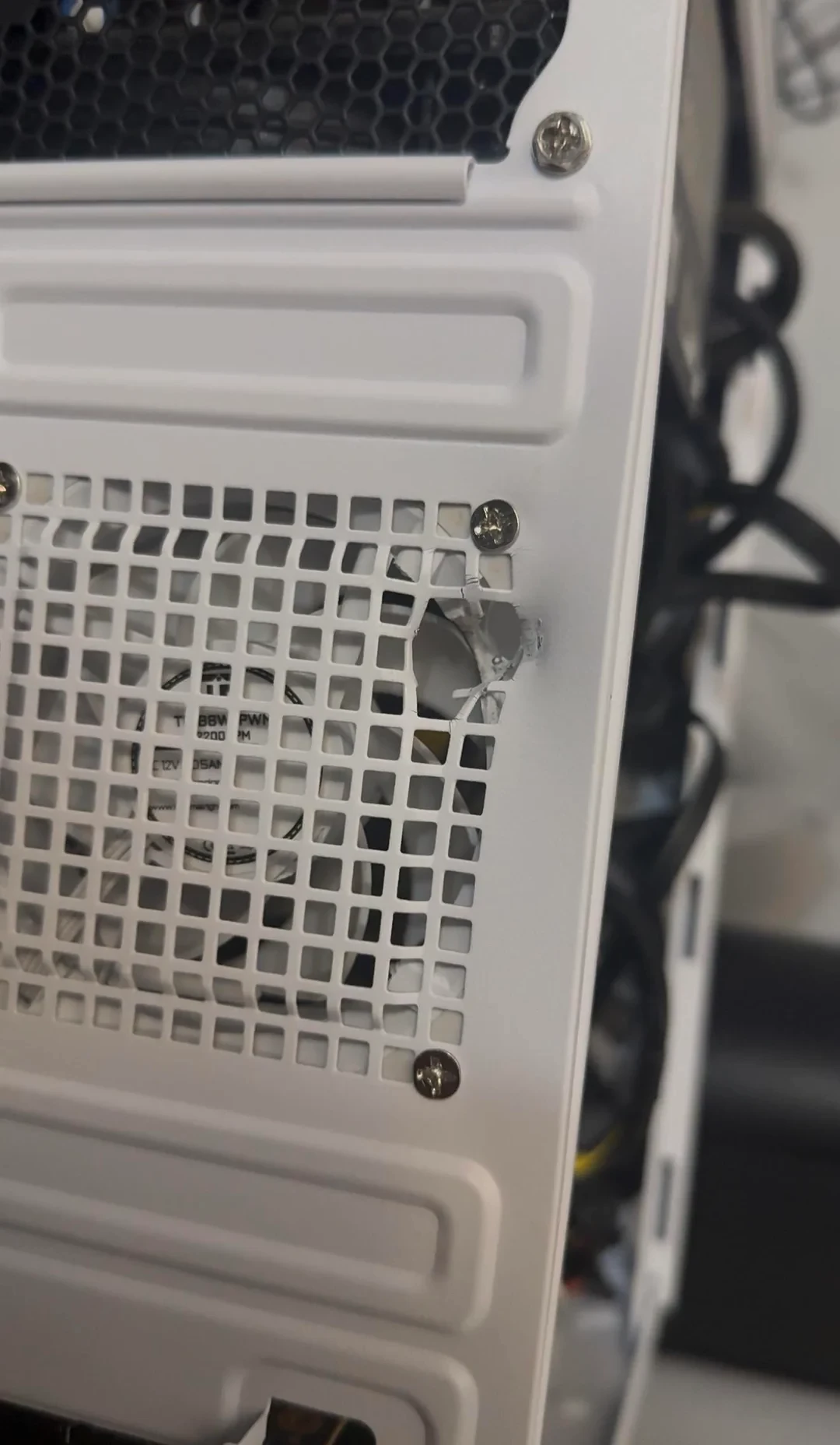 Обычный вторник в США: корпус ПК спас жизнь ребенку, словив пулю Обычный вторник в США: корпус ПК спас жизнь ребенку, словив пулю