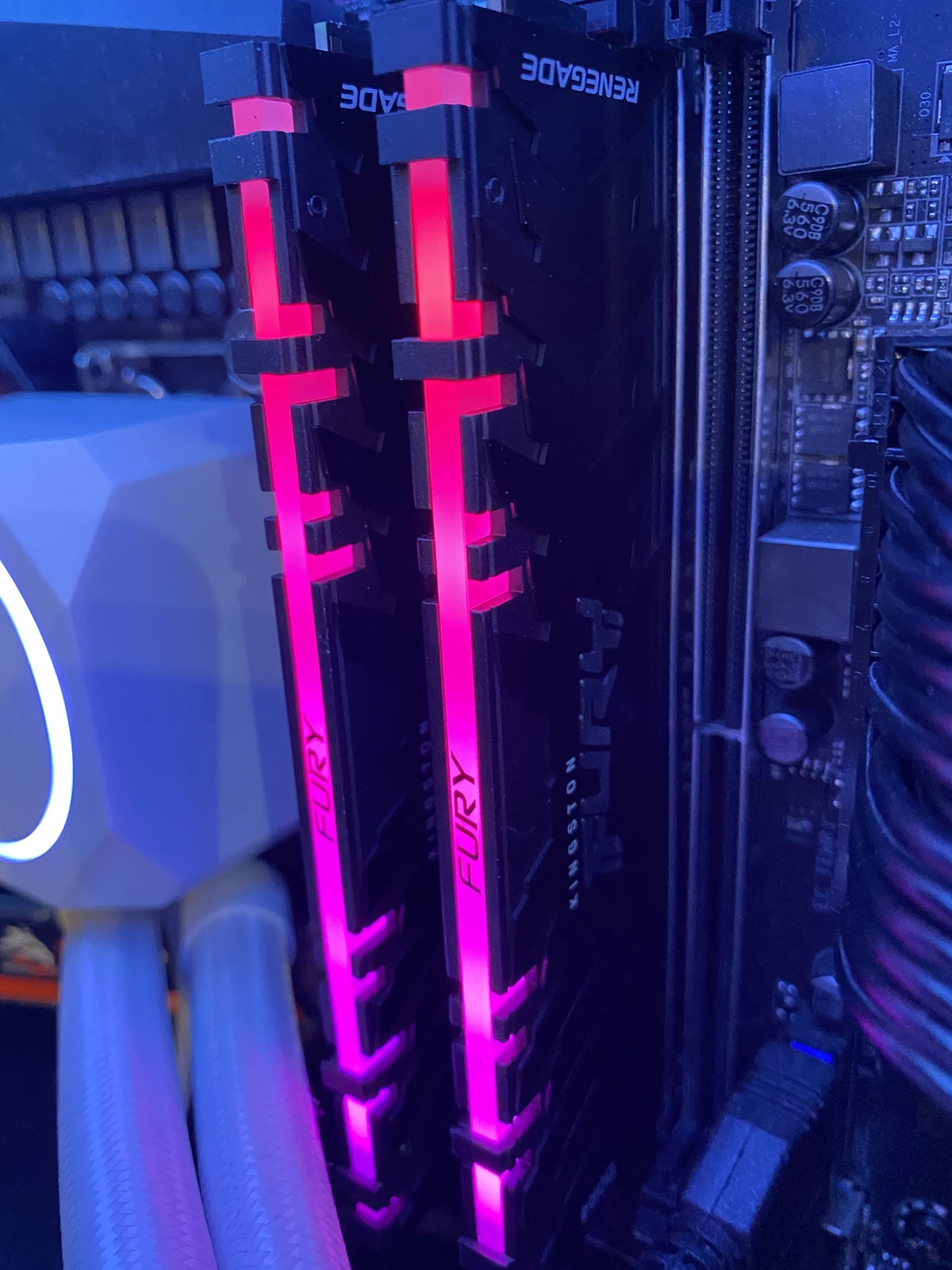 Обзор оперативной памяти Kingston Fury Renegade RGB Обзор оперативной памяти Kingston Fury Renegade RGB