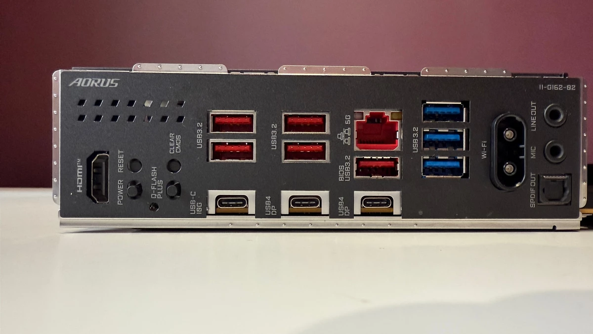 Обзор Gigabyte X870E AORUS ELITE X3D — материнская плата, которая раскрывает потенциал Ryzen 9000X3D Обзор Gigabyte X870E AORUS ELITE X3D — материнская плата, которая раскрывает потенциал Ryzen 9000X3D