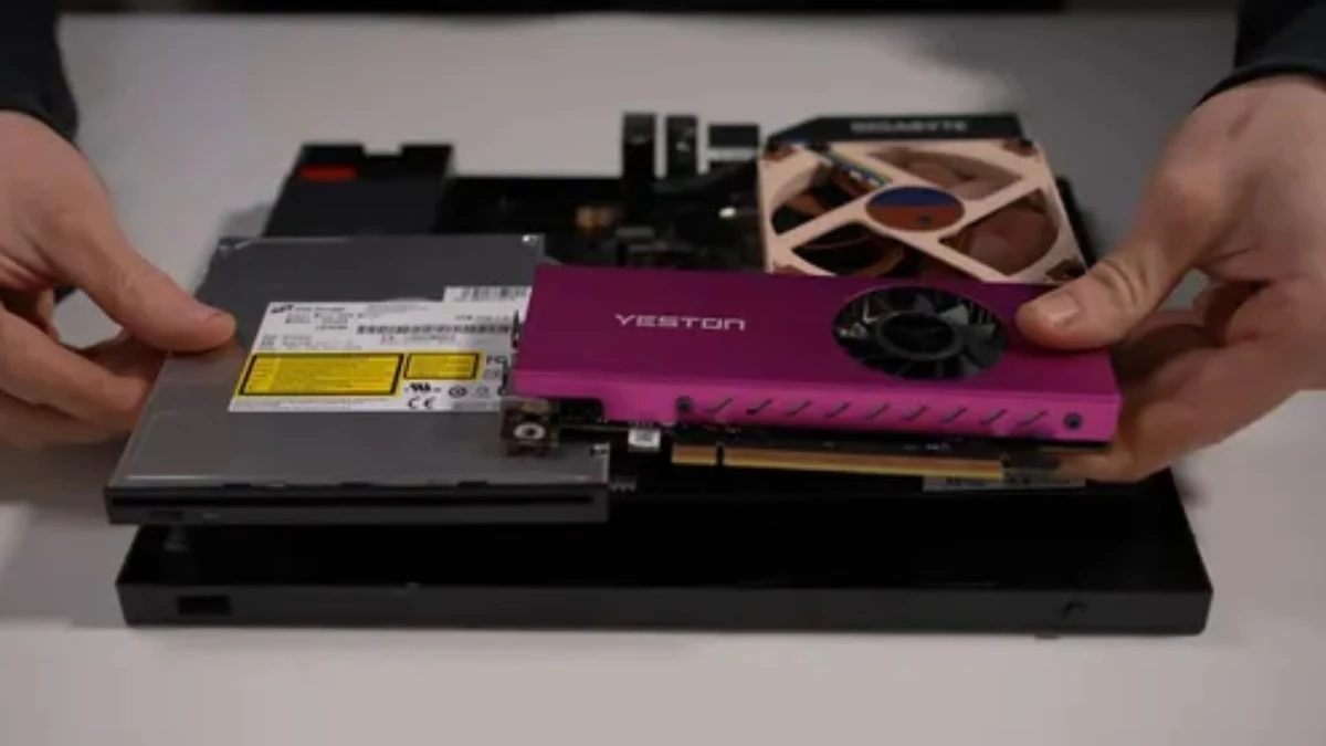 Из крохотной Xbox One S сделали нормальный ПК