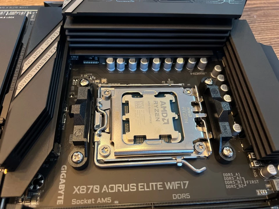 Обзор материнской платы AORUS X870 ELITE WIFI7 Обзор материнской платы AORUS X870 ELITE WIFI7