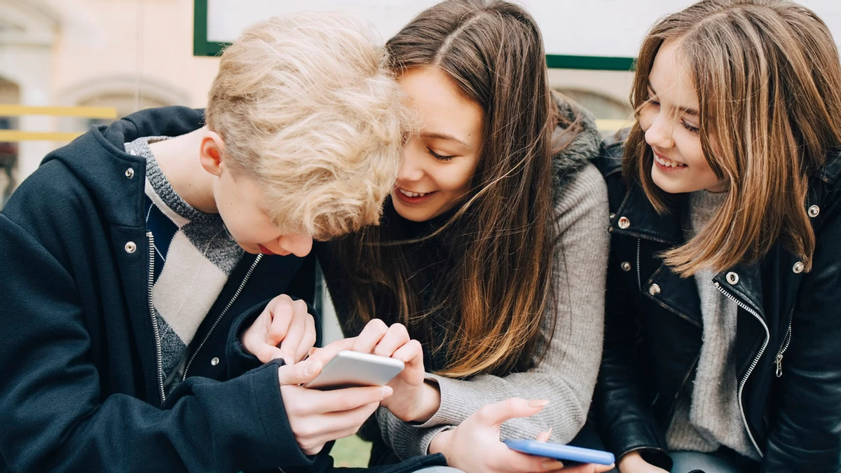 Жизнь россиян проходит в Интернете: Россия заняла пятое место в мире по просижанным в Сети часам