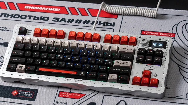 А вот кому титановую клавиатуру за 500 000 рублей? Хотя ее не продают, а разыграют