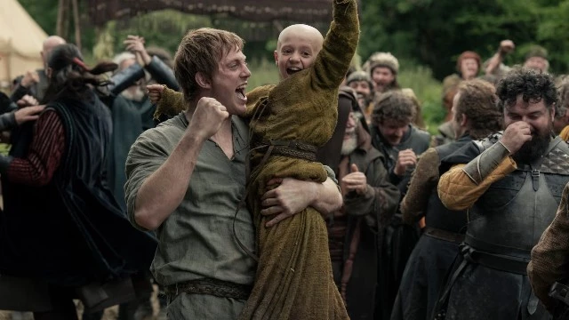 «Рыцарь Семи Королевств» стартовал на HBO с непристойного глумления над «Игрой престолов» — в шоке даже Мартин