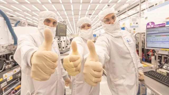 Компания Intel вложила в разработку технологий в полтора раза больше денег, чем AMD