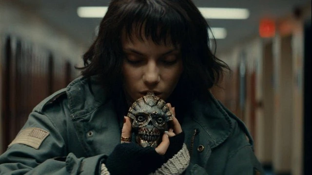 Вышел трейлер нового хоррора «Зловещий свист» от режиссёра «Проклятие монахини»