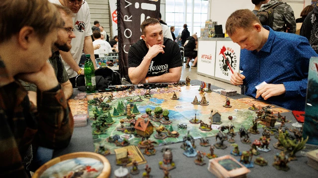 Во что поиграть с семьей на Новый год? Отличная подборка настольных игр для всех