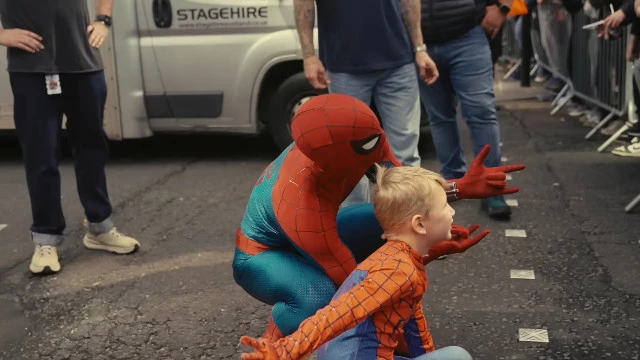 Sony показала видео с Томом Холландом в первый день съемок «Человека-Паука: Совершенно новый день»