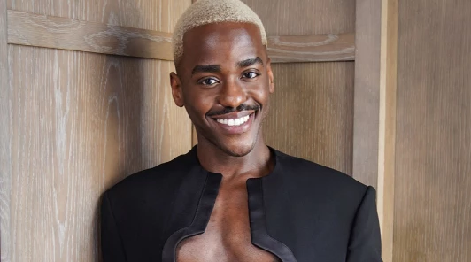 Новый Доктор Кто будет сексуальным геем*. Официально