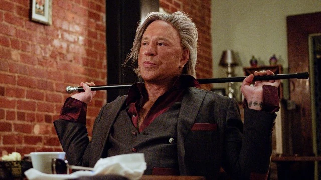 “Слава не защищает от жизненных невзгод, а талант не гарантирует стабильности”. Микки Рурк пытается избежать выселения