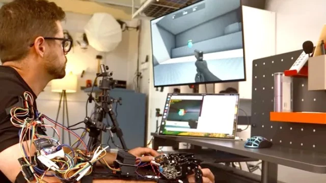 Ютубер собрал экзоскелет для аим-бота и уже попал в топ-2 Aimlabs