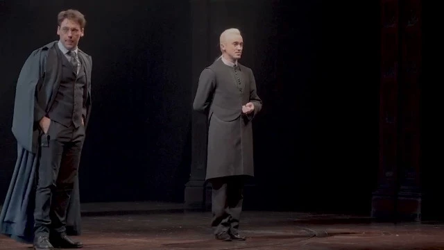 Любовь зрителя не купишь: безумные овации сорвал Том Фелтон, появившись в роли взрослого Драко Малфоя на премьере постановки «Гарри Поттер и Проклятое дитя»