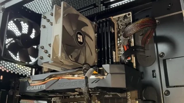 Борьба с дефицитом — энтузиаст собрал систему на DDR3, которая тянет Cyberpunk 2077 в 60 FPS