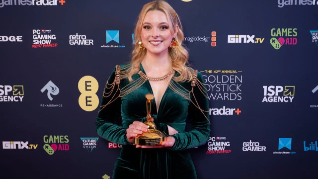 Актриса дубляжа и стример, милашка Бриана Уайт, переживает из-за того, что стала лишь учебным материалом для ИИ 