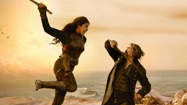 Карл Урбан у Amazon теперь пират на первых кадрах и в тизере «Блефа»