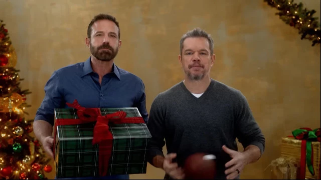 Аффлек и Дэймон поздравили зрителей Netflix c Рождеством и подарили трейлер «Лакомого куска»