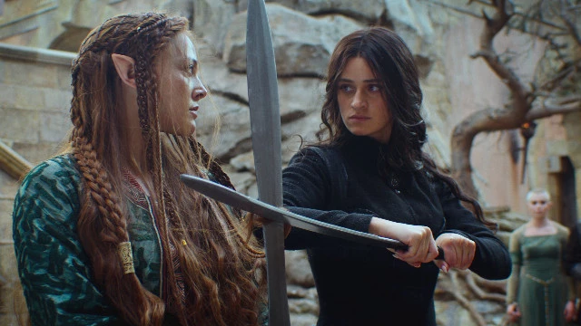 Аню Чалотру (Йеннифер) затравили в Сети — она удалила аккаунты